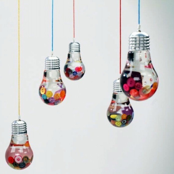Recycled-Bulbs-Decoration