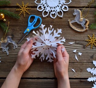 Снежинки из бумаги своими руками – схемы, шаблоны и мастер классы