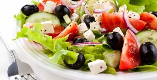 Греческий салат: 4 оригинальных рецепта для новогоднего стола