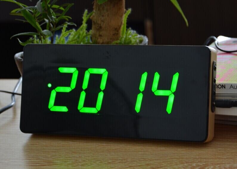 Часы настольные электронные зеленые. Часы цифровые настольные светящиеся. Настольные часы электронные. Большие электронные часы. Часы электронные настольные светящиеся цифровые.